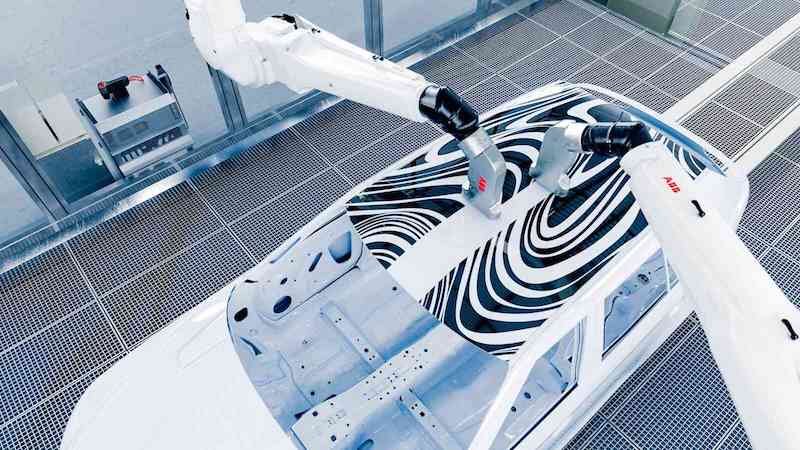 Robotic Arm Painting a Car
